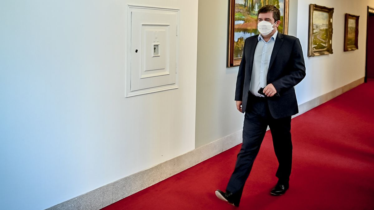 Hamáček oznámil předsednictvu ČSSD, že končí ve funkci předsedy